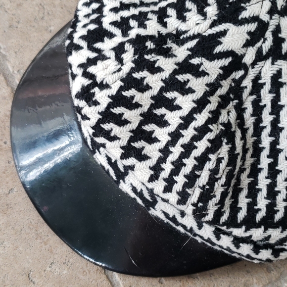 Bundle: AUGUST hat and D&Y scarf. ( only bundle of 3) - Picture 3 of 11
